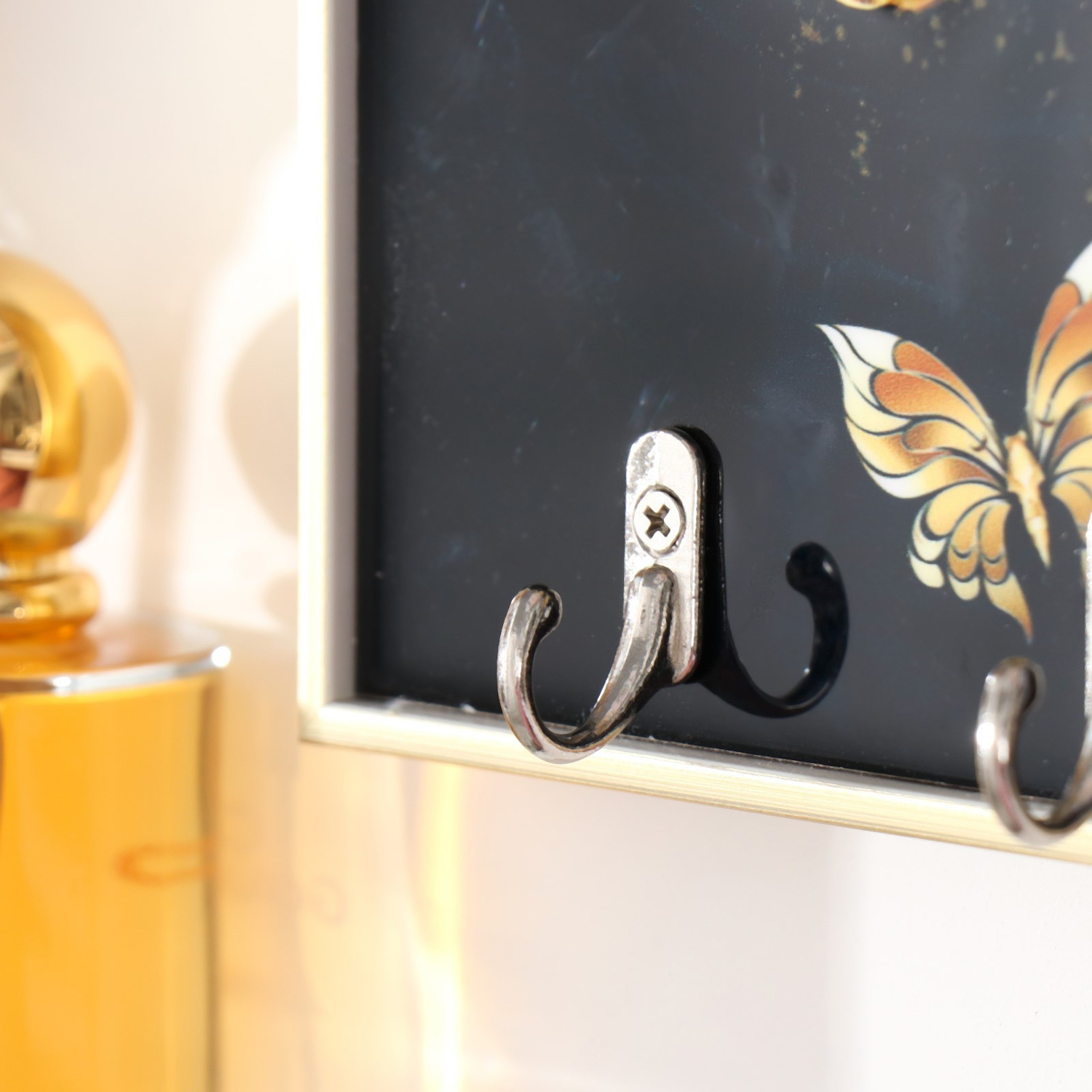 Ключница пластик, МДФ 3 крючка "Волшебные бабочки" стразы, золото 29х1,8х19 см   9398115