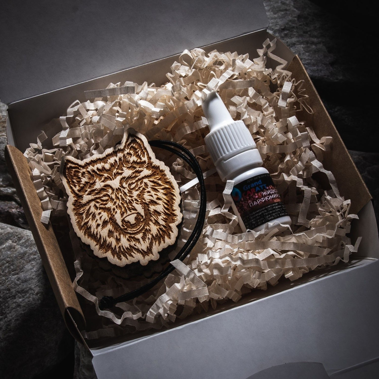 Ароматизатор подвесной из натурал дерева, набор: подвеска Волк (дерево, войлок), Кофе, 5 мл 9061733