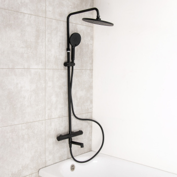 Смеситель д/ванны термостатич. со стойкой для душа+ручной и тропич.душ черный Milardo ILSBLTHM06*1/3